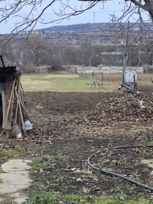Vand casa cu teren