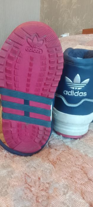 Продам детские ботинки Adidas