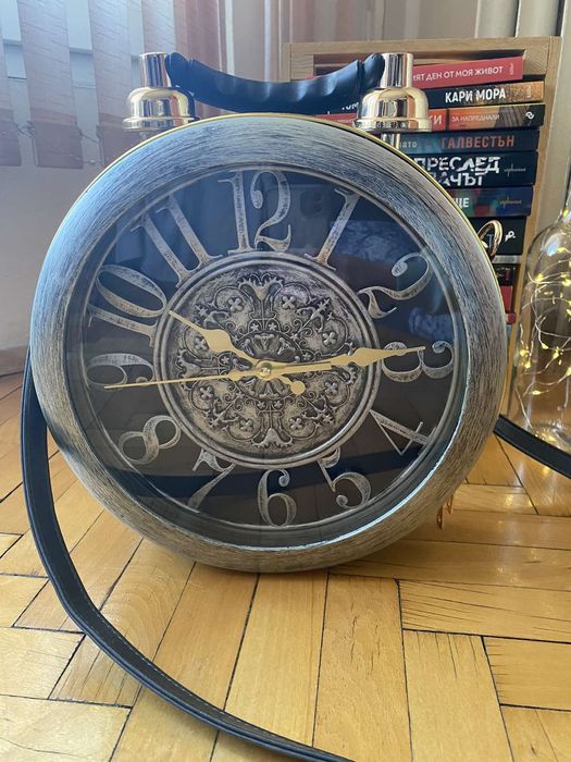 Дамска чанта-часовник