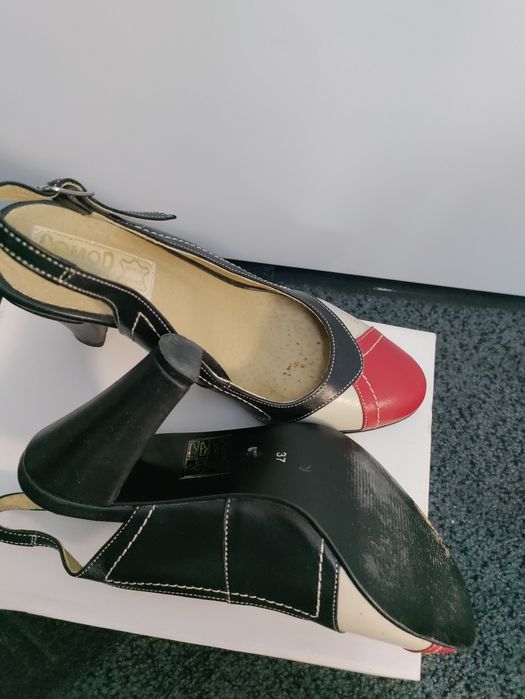 Pantofi dama piele naturala măsura 37, dar se potrivesc pt 36, 5