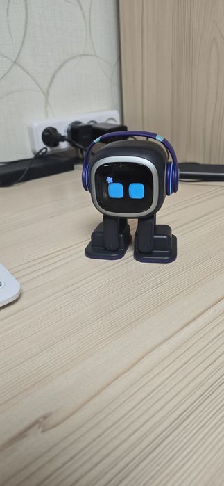 Робот Emo с чатом GPT