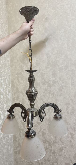 Продам люстру (б/у)