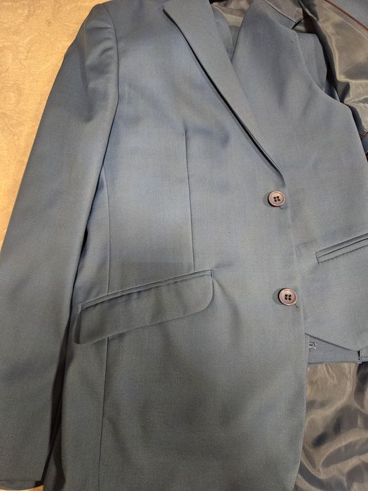 Продам костюм тройка