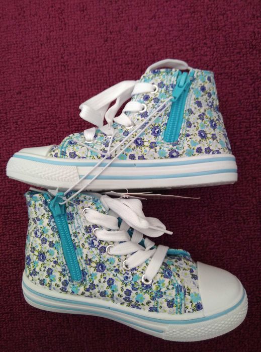 Нежни флорални кецове, номер 28 (стелка 17,5 см)