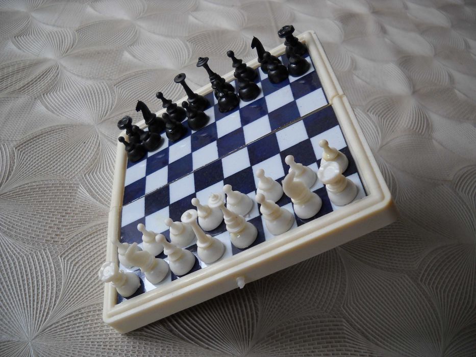 Продавам магнитен шах