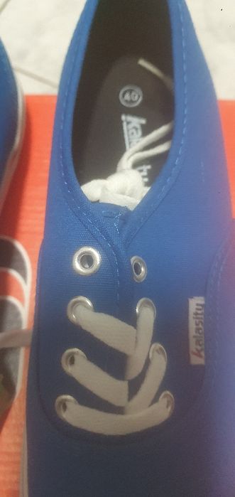 Tenisi femei,noi cu etichetă