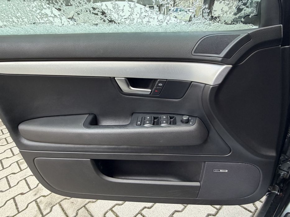 Audi A4 B7 S_Line quattro -3.0 TDI-Bose,trapa solara, DEOSEBITA!