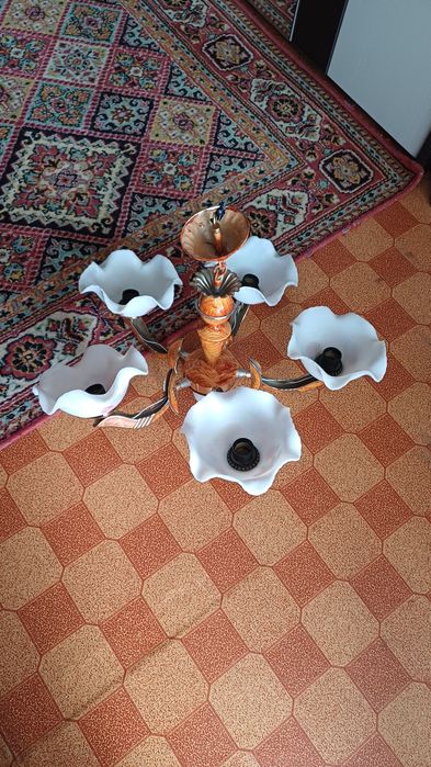 Продам б/у люстру