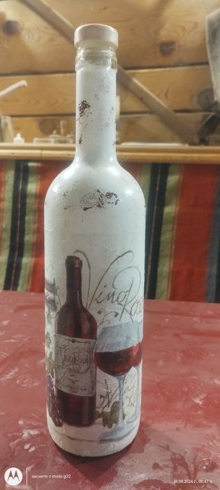 Стъклена бутилка с декупаж
