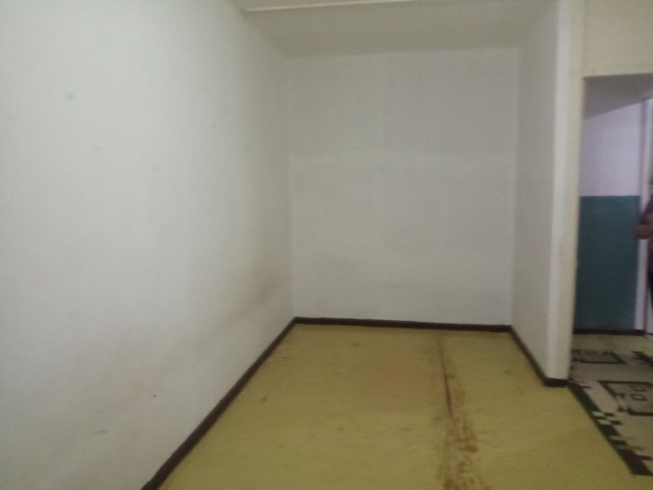 Срочно ! Чирчик шахар 4- микро ройонда 1 хонали квартира сотилади.