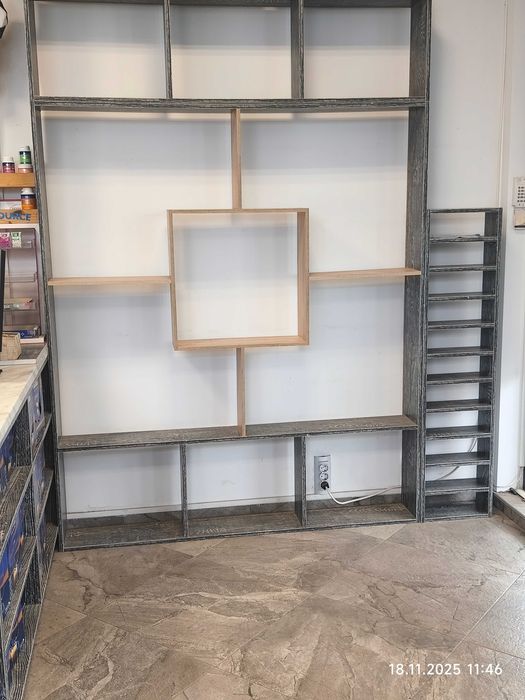 Дървени стелажи -2 броя