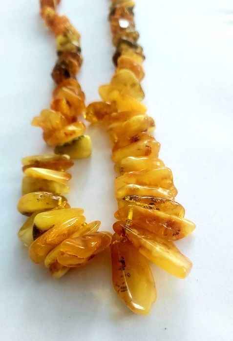 Колиета от естествен масивен кехлибар. Кехлибарена огърлица - 95 броя