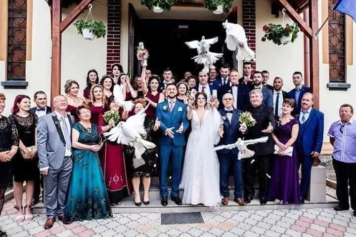 Fum greu, porumbei, gheata carbonica, dj . Etc