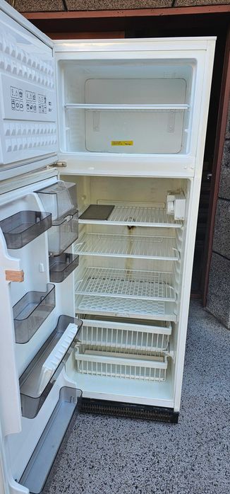 Хладилник BEKO с горен фризер /отделна камера/