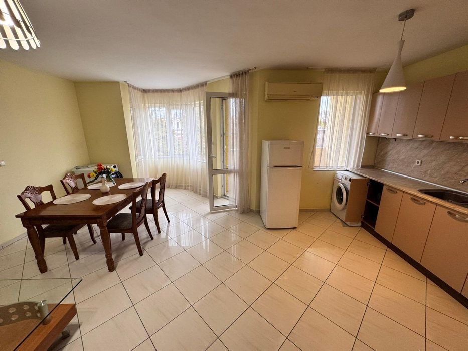 Дава се под наем Тристаен апартамент в Пловдив, Кършияка - 106 кв.м за 550 € - Снимка #3