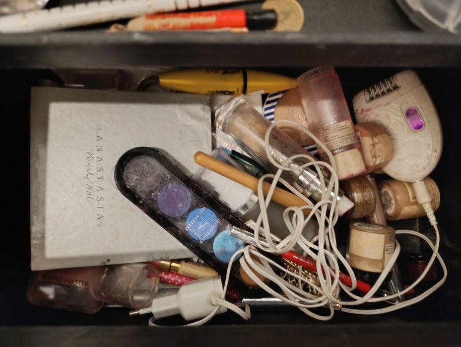 Чемодан с косметикой для визажиста