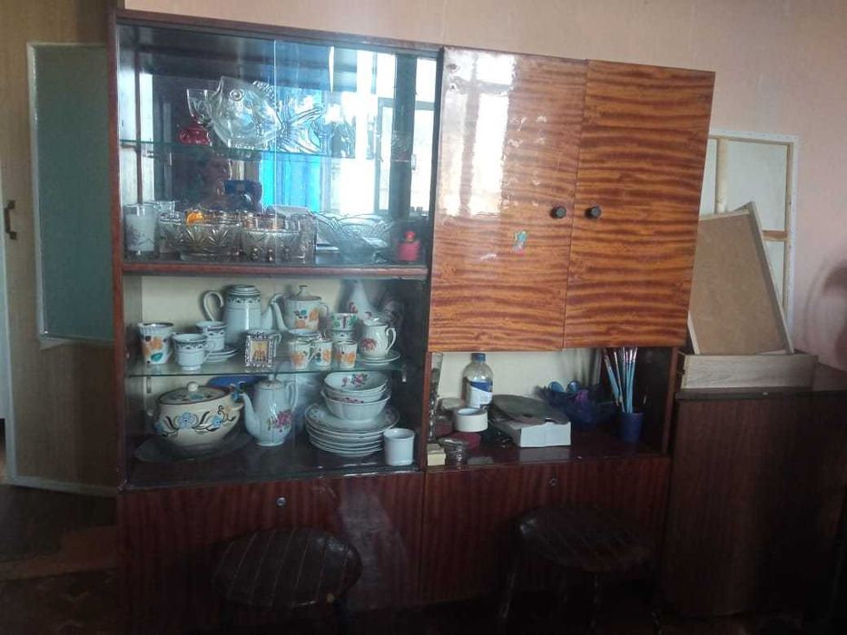 Продам сервант времён СССР
