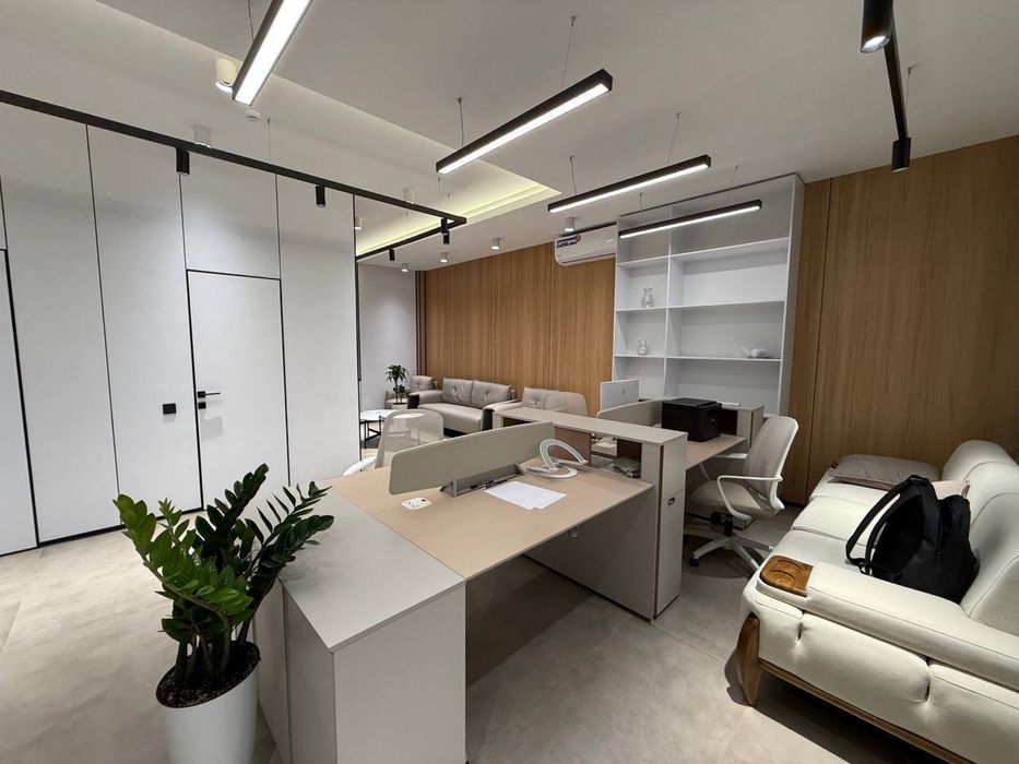 Аренда евро офис с мебелью в Бизнес Центре | на ул.Шота руставели