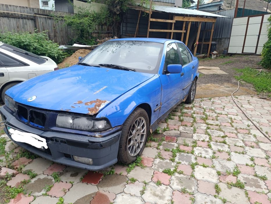 Продам BMW 318 на полном ходу