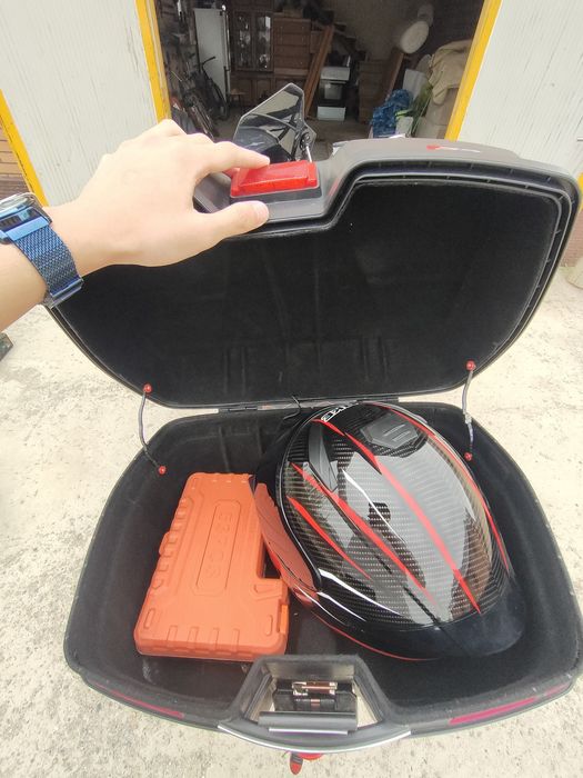 продается большая кофра