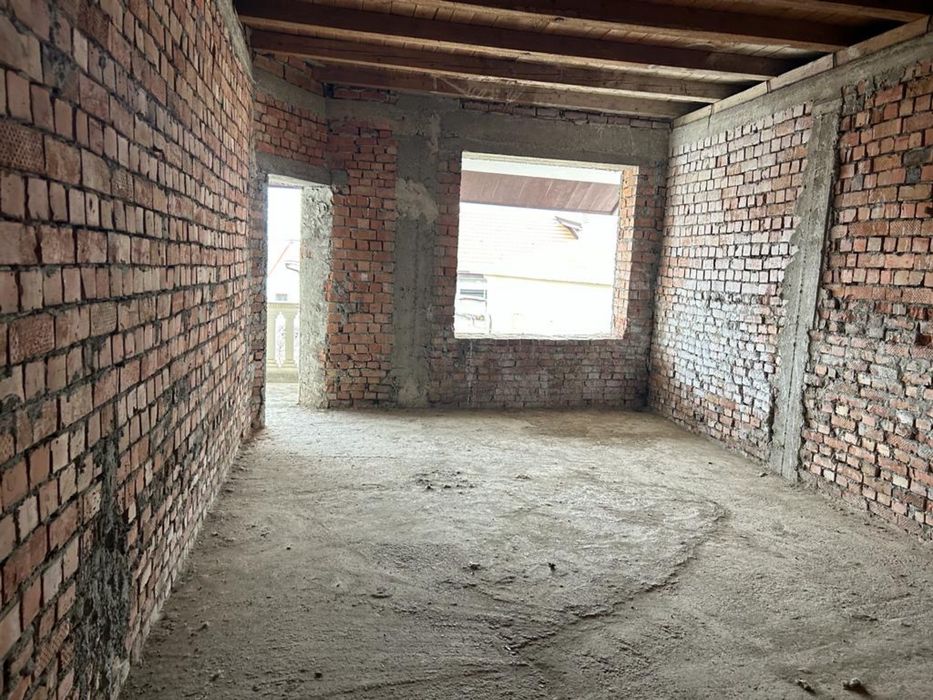 Vand casa la rosu aprox 630mp cu teren aprox 900mp / ACCEPT  VARIANTE