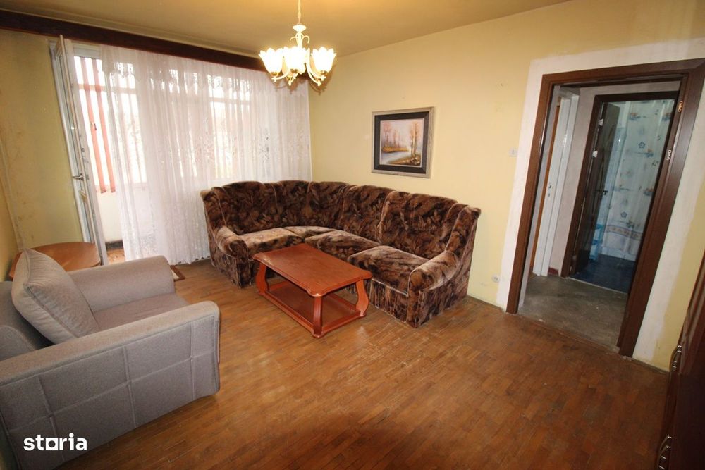 Vând apartament 2 camere în Hunedoara, zona Micro4-Str. Jiului, 51mp..