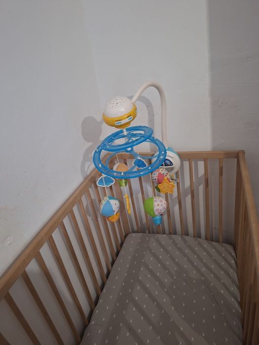 Patut +saltea+carusel + husa impermeabila+ 3 cearsafuri
