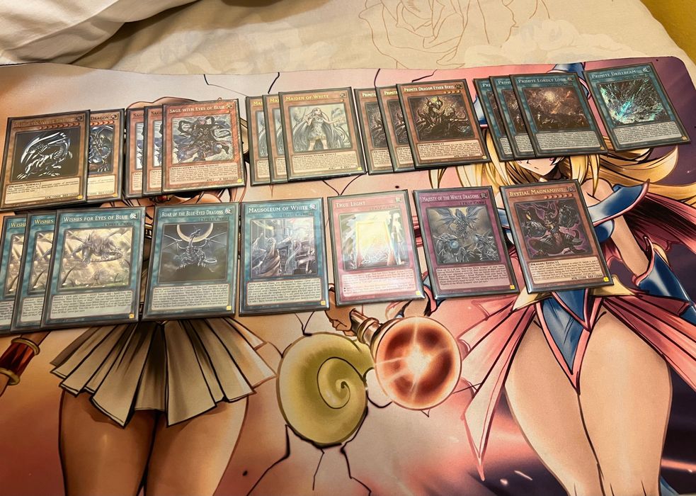 Yu gi oh Blue eyes deck core