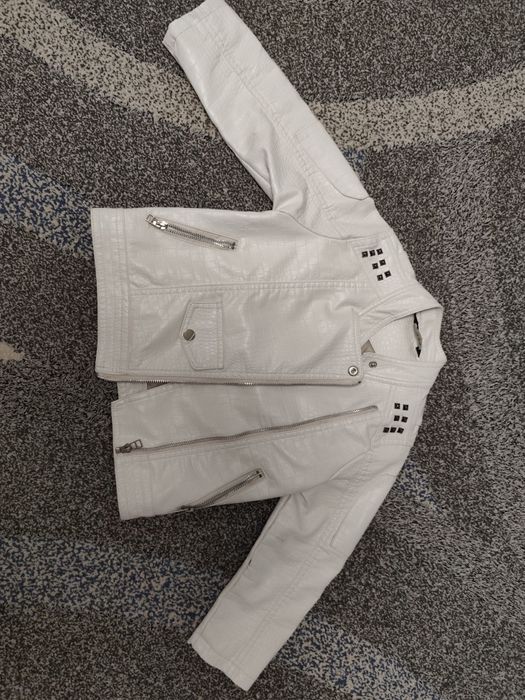 Продам курточку для девочки