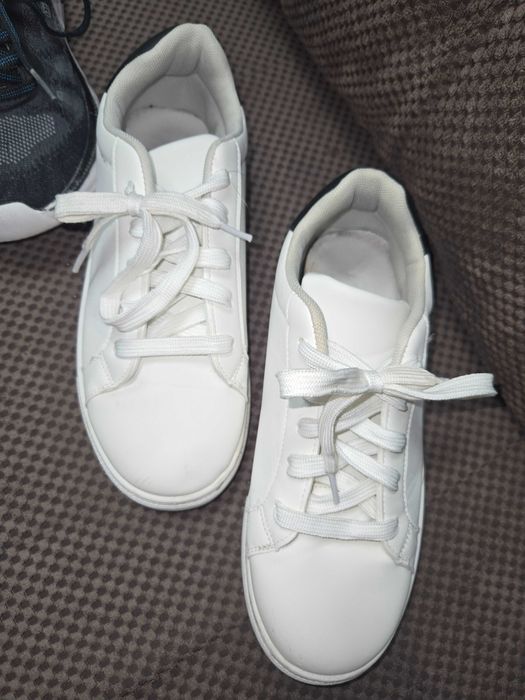 Маратонки два чифта 15лв.