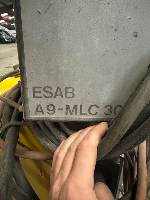 Професионален телоподаващ заваръчен апарат ESAB. LAG400