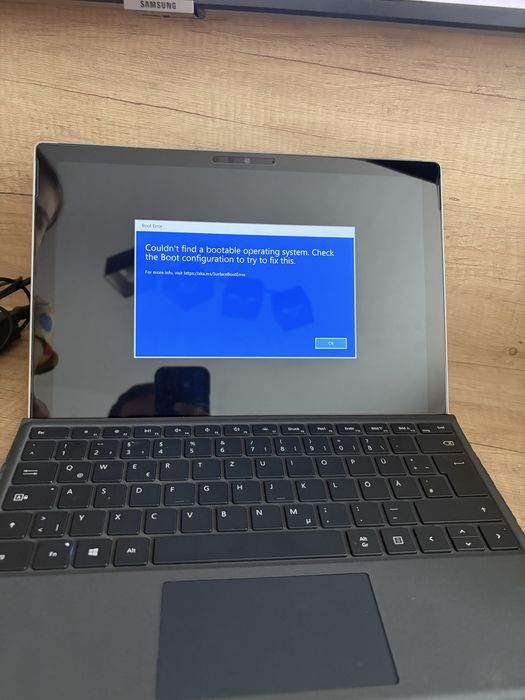 Laptop tableta 2 in 1 touch , Surface Pro 5 1796 128 gb categ jucarii jocuri