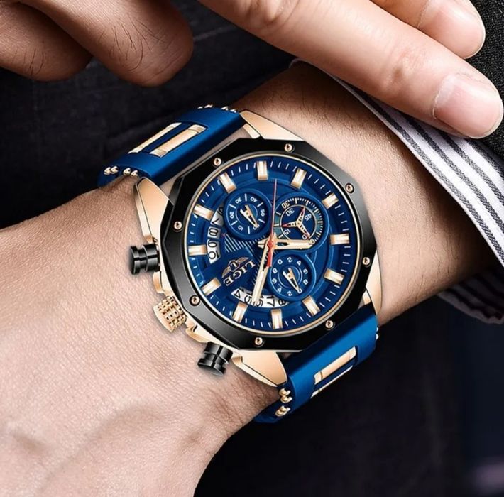 Продаются часы кварцевые