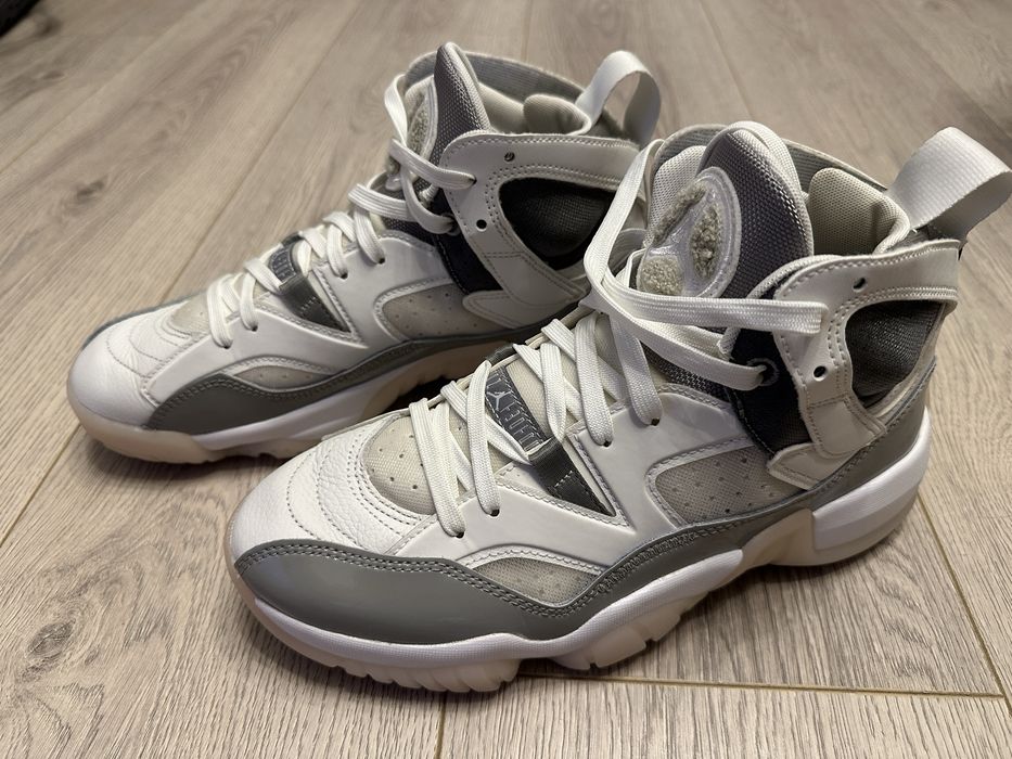 Adidasi Jordan Jumpman Two Trey wmns