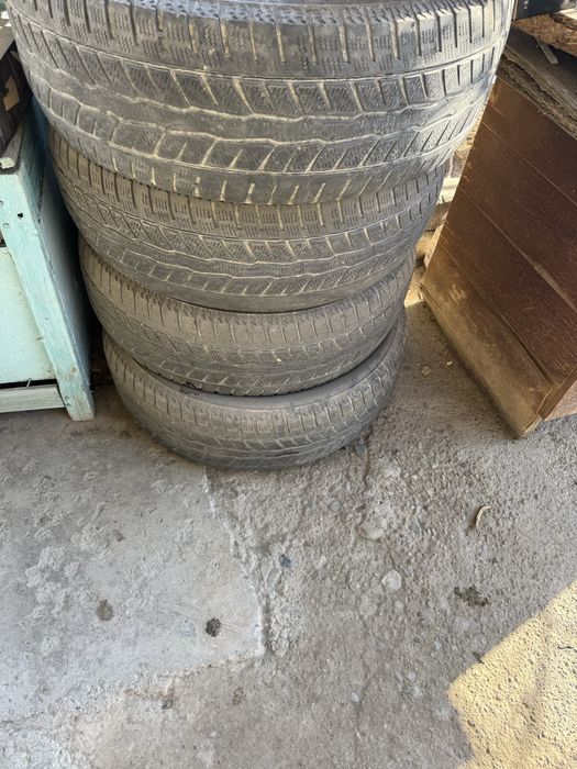 Продам резину на внедорожник на 16 размер