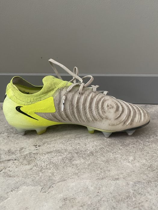 Продавам NIKE phantom