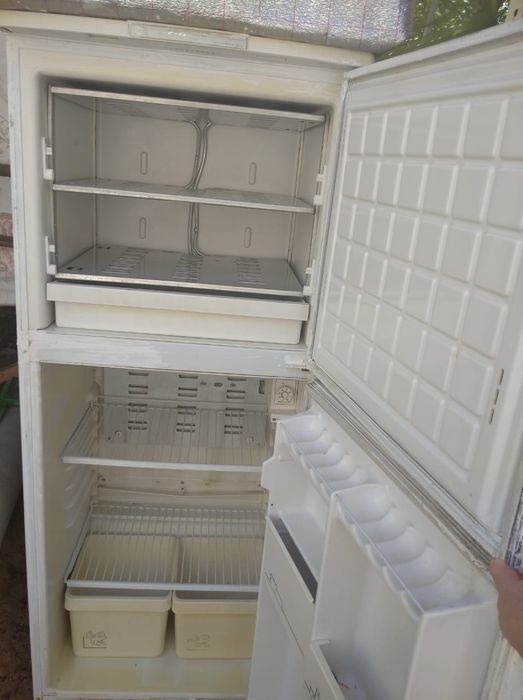 Холодильник Бирюса. Рабочий