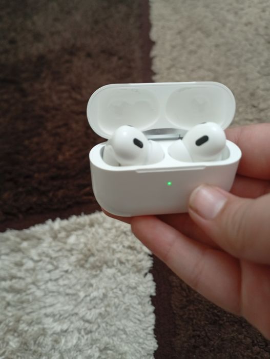 Продам наушник airpods pro