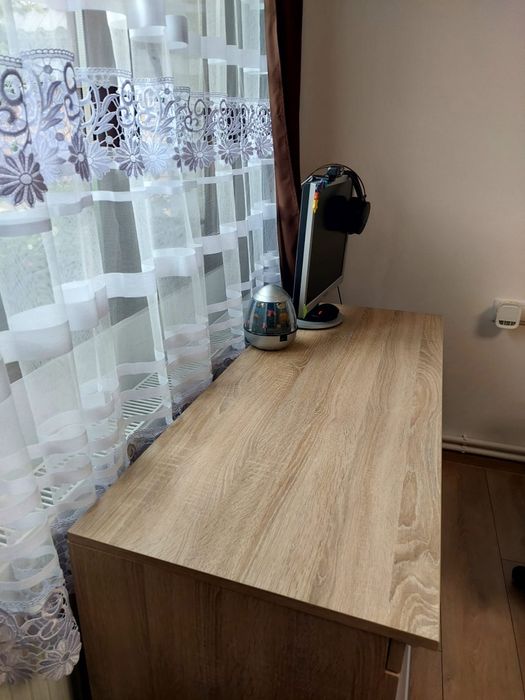 Vând masă de birou.