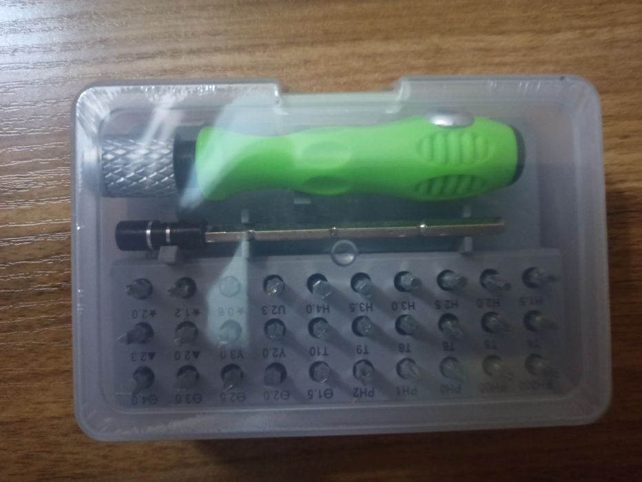 Продам набор отвёртка+32 насадки