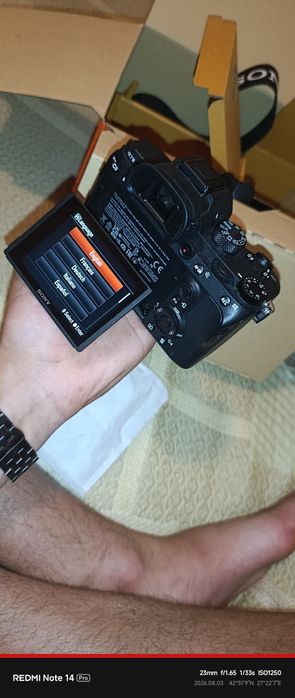 Продавам  Sony A7 III Kit (с обектив) + Светкавица Meike MK320