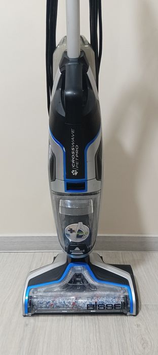 Вертикалната прахосмукачка за сухо и мокро почистване