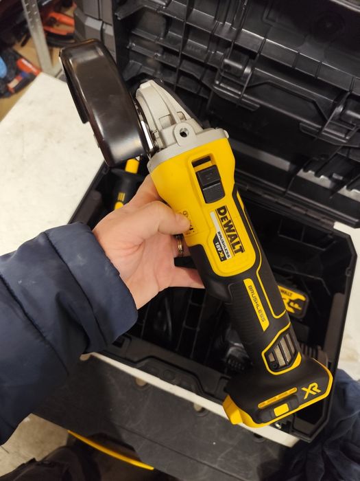 Безчетков акумулаторен ъглошлайф Девалт DeWALT DCG405 комплект