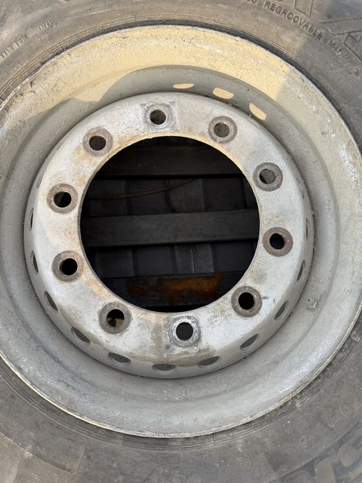 Продам шины б/у в хорошем состоянии