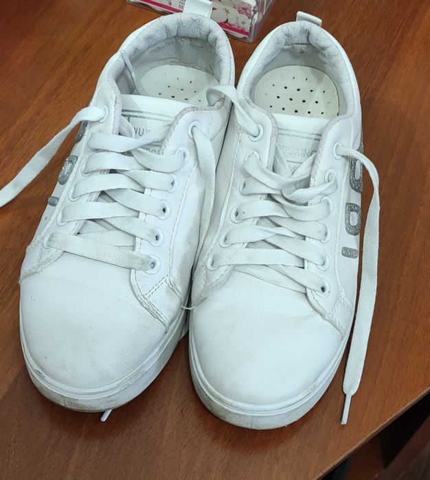 Продам кроссовки размер 36