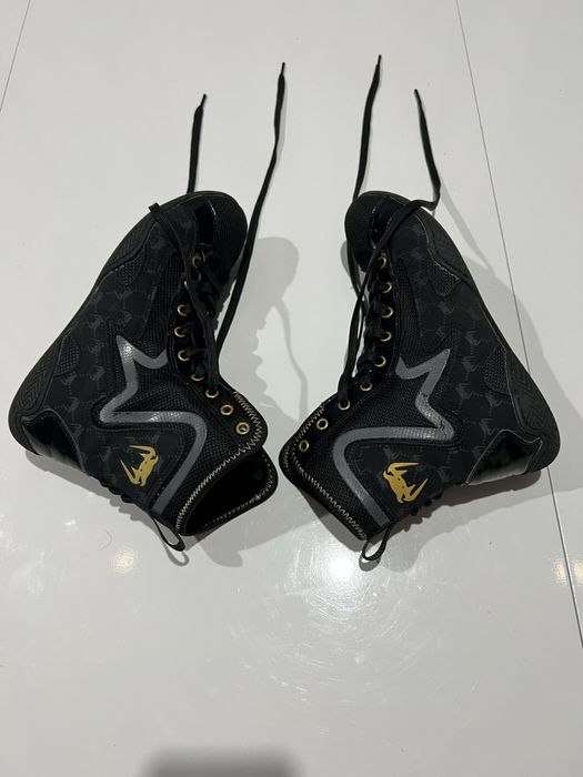 Боксерки Venom.