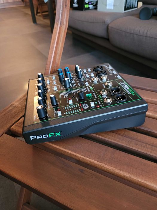 Миксер Mackie ProFX6v3