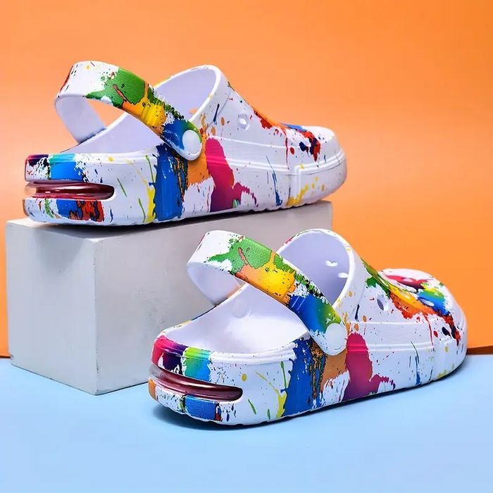 Papuci gen Crocs cu imprimeu multicolor