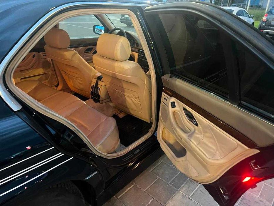 BMW E38 V8 Vehicul istoric