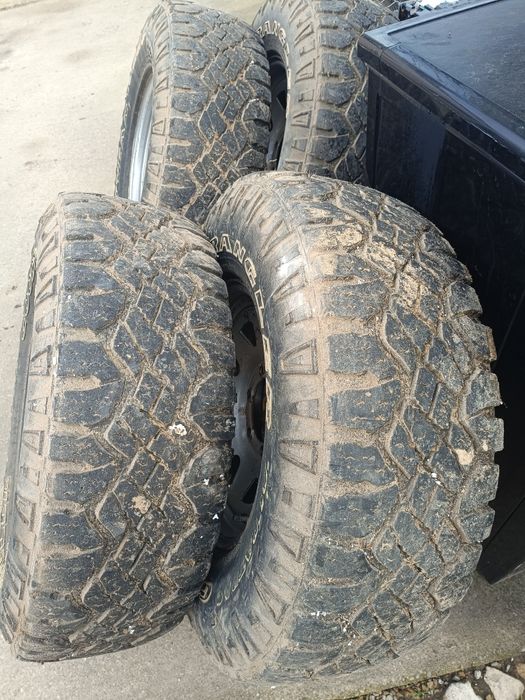 Гуми с джанти за японски джип